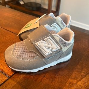 NWT New balance toddler shoe size 5.5 wide